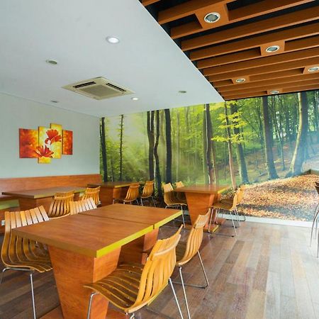 Life Hotel Stasiun Kota Surabaya Ngoại thất bức ảnh