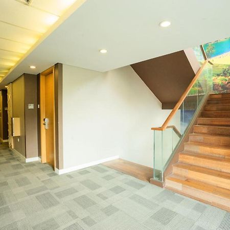 Life Hotel Stasiun Kota Surabaya Ngoại thất bức ảnh