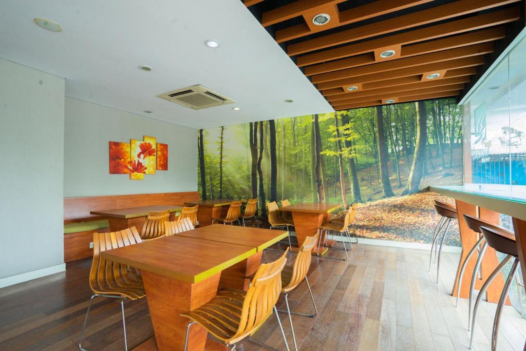 Life Hotel Stasiun Kota Surabaya Ngoại thất bức ảnh