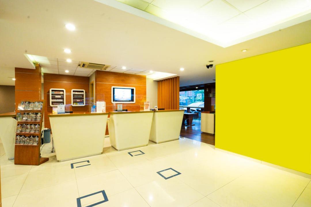 Life Hotel Stasiun Kota Surabaya Ngoại thất bức ảnh