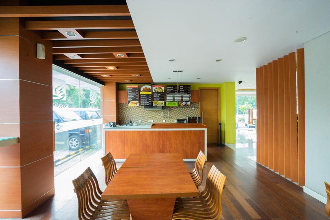 Life Hotel Stasiun Kota Surabaya Ngoại thất bức ảnh