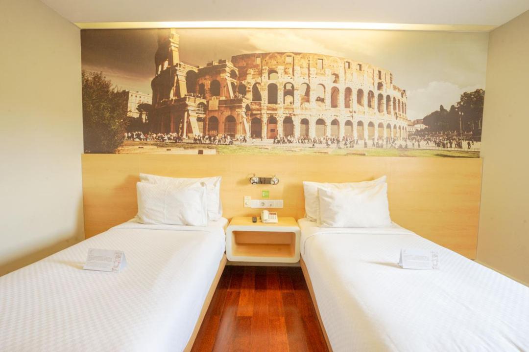 Life Hotel Stasiun Kota Surabaya Ngoại thất bức ảnh