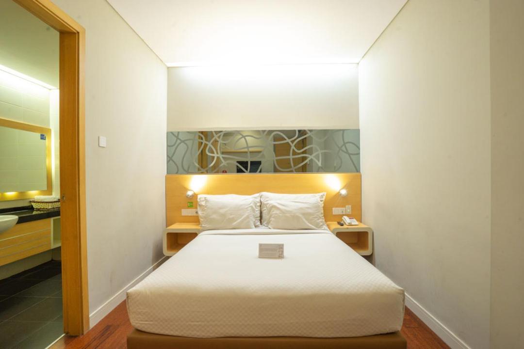 Life Hotel Stasiun Kota Surabaya Ngoại thất bức ảnh