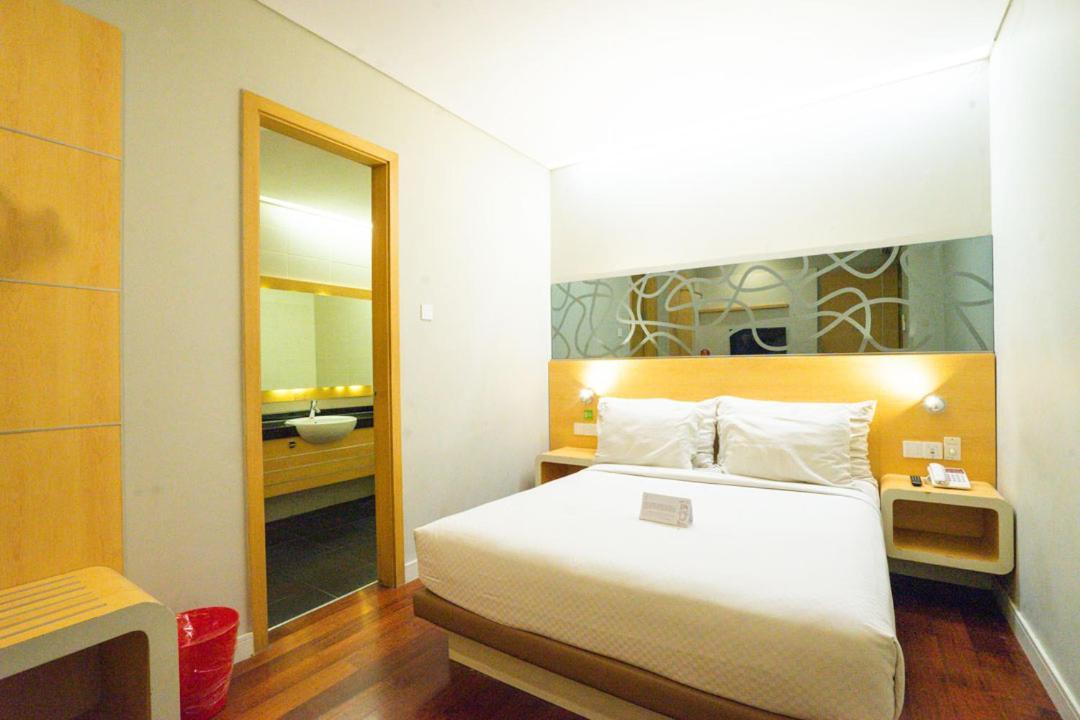 Life Hotel Stasiun Kota Surabaya Phòng bức ảnh